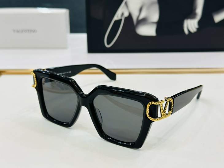 Picture of Valentino Sunglasses _SKUfw63765797fw
